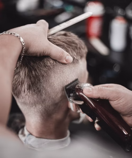 Frisør klipper fade med trimmer